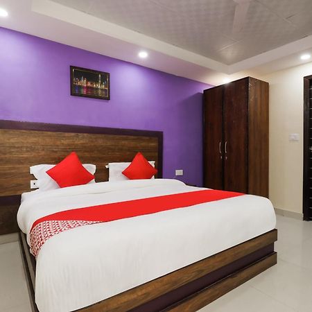 Hotel O Maharaja Gold Нью-Дели Экстерьер фото