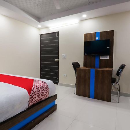 Hotel O Maharaja Gold Нью-Дели Экстерьер фото