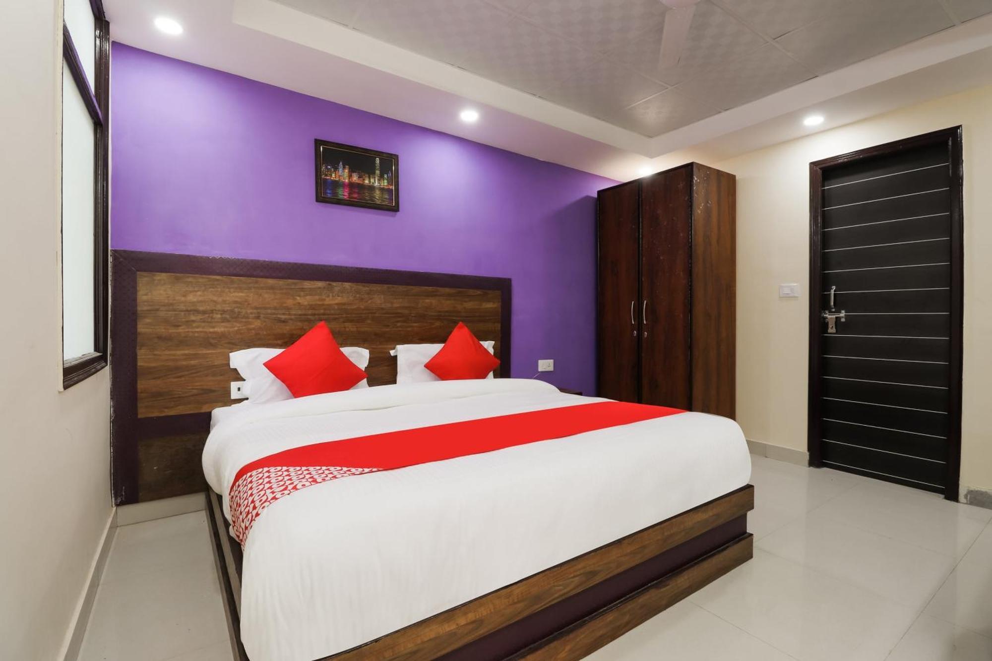 Hotel O Maharaja Gold Нью-Дели Экстерьер фото