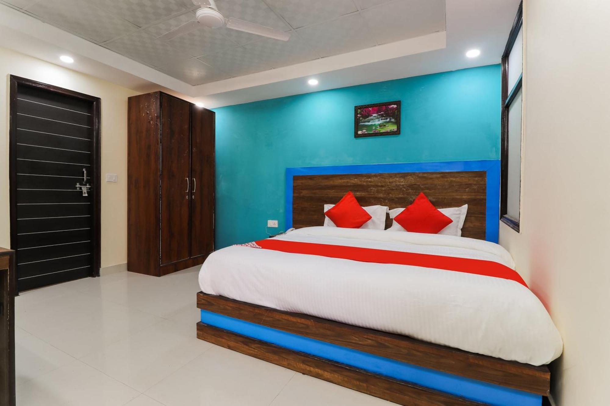 Hotel O Maharaja Gold Нью-Дели Экстерьер фото