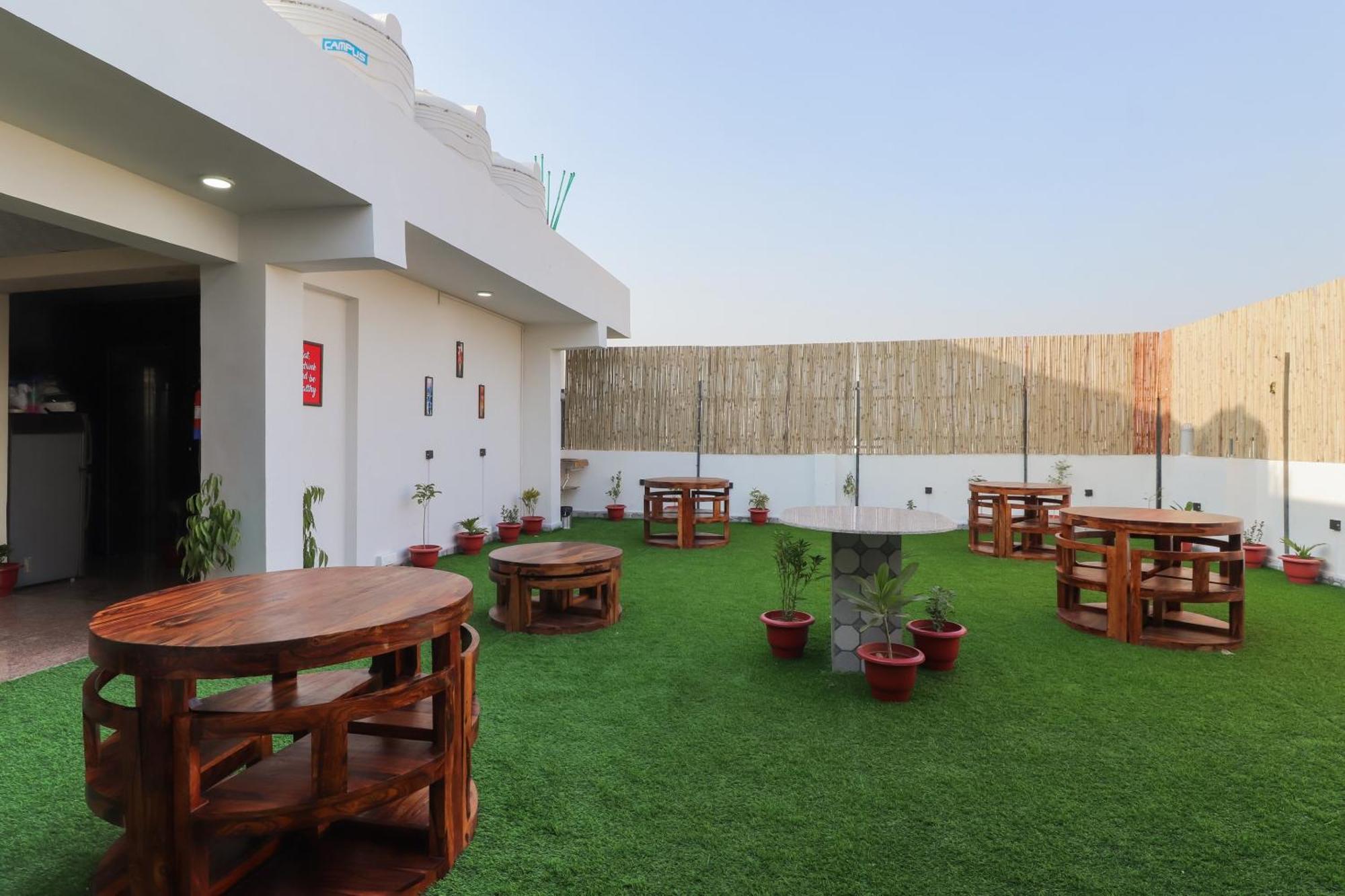 Hotel O Maharaja Gold Нью-Дели Экстерьер фото